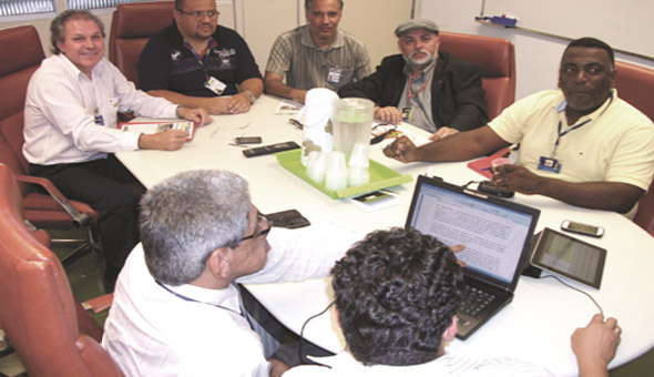 Sindicatos Uniﬁcados vão à Brasília discutir a PLR 2013
