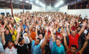 Base vota a favor da proposta e greve é finalizada