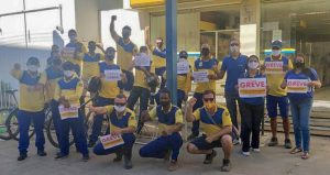 #SaiuNaMídia: Em greve, funcionários dos Correios fazem protesto nesta terça