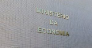 Secretaria de anistia cobra e Ministério da economia paga reajuste aos trabalhadores