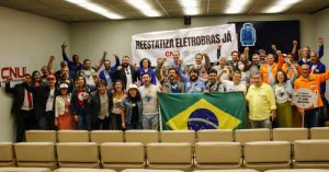 Parlamentares lançam frente para reestatização da Eletrobras
